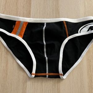 Toot L brief
